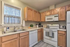 Centrally Located South Hill Apartment w/ Smart TV - Interiør