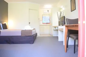 Lorne Coachman Inn - Room
