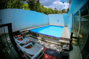 Nelinsa Kandy - Piscina
