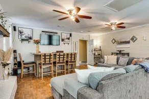 Screened Porch + Grill: Spacious Charleston Home! - Intérieur