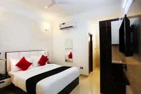 M K Hotel & Restaurant - Room