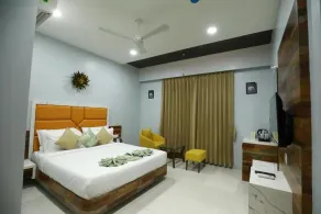 HOTEL THE GRANDLADHUKARA - Room
