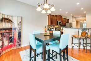 3 Mi to Avalon: Townhome w/ Balcony in Alpharetta! - Interiør