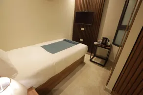 Pyramid Front Hotel - Room