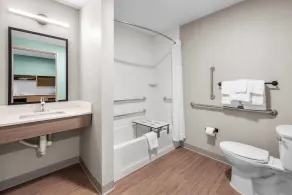 ECHO Suites Extended Stay by Wyndham Colorado Springs Airport - Badeværelse