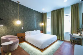 The Vault Hotel - Quarto