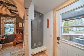 Steps to Waterfront & Dtwn: Sturgeon Bay Escape! - Interior