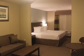Meridian Inn & Suites Lloydminster - Room