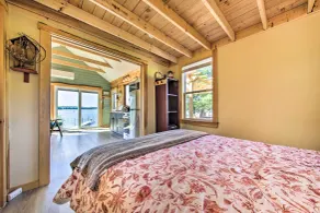 Quaint Oakland Getaway on East Pond Lake! - Rum