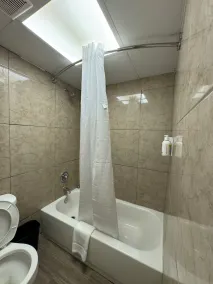 Baymont by Wyndham Corpus Christi Airport - Bathroom