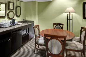 Holiday Inn Express Hotel & Suites Atlanta Buckhead by IHG - Chambre