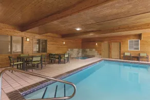 Country Inn & Suites by Radisson, Albert Lea - Austin - Pool