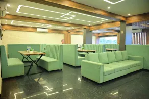 VRB HOTEL AND RESTAURANT - Restaurant