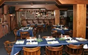 Bridges Guest Quarters - Restaurant