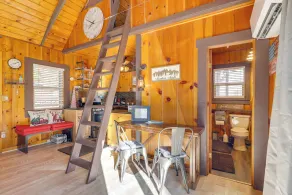 14 Mi to Slopes: Long Barn Cabin w/ Fire Pit! - Interiør