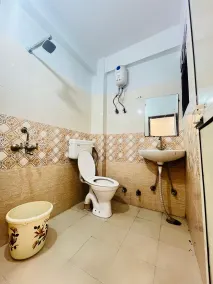 Roomshala Hotel Pub G - Salle de bain