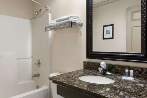 Days Inn & Suites by Wyndham Sault Ste. Marie ON - Salle de bain