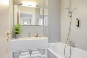 Citadines Toison d'Or Brussels - Bathroom