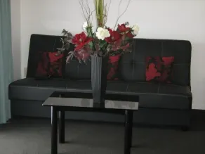 Rose Court Motel - Lobby sitting area