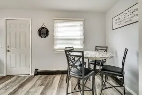 4 Mi to Dtwn Rochester: Charming Apt w/ Patio! - Intérieur