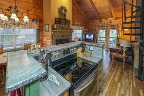 Serene Cabin in the Smokies w/ 2 Decks & Hot Tub! - Interiør