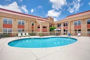 Ramada by Wyndham West Memphis - Piscine