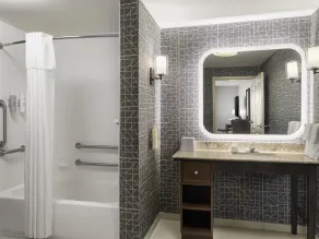 Homewood Suites by Hilton Akron Fairlawn, OH - Salle de bain