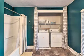 Victorian Home in Penn Yan ~ 1 Mi to Keuka Lake! - Innvendig