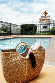 Buckaroo Motor Inn - Pool
