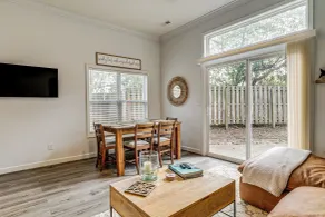4 Mi to Ocean: Modern Townhome in Wilmington! - Intérieur
