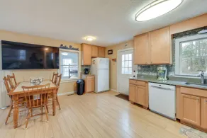 Deck & Lake Gaston Access: Dog-friendly Getaway - Innenbereich