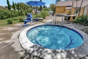 Surrey Resort - Spa