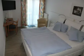 Hotel zum Goldenen Wagen - Room