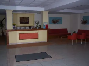 Perros Hotel - Resepsjon