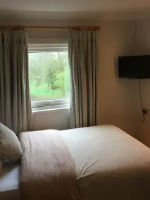 The Pines Hotel - Chambre