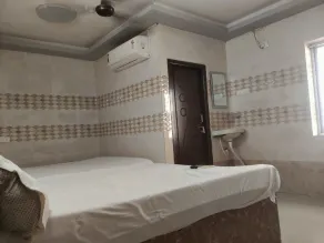 Hotel Y2 Grand Beside Prabhas College - Room