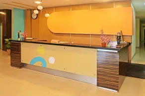 Super OYO Townhouse OAK Hotel Fiducia Serpong - Reception