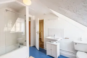 Hubert House Guesthouse - Bathroom