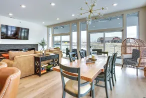 Waterfront Watertown Condo w/ Patio & Pool Access! - Interiør