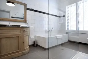 Hotel Made In Louise - Bathroom