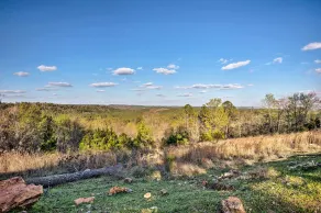 Broken Bow Cottage w/ Deck, Hot Tub & Fire Pit! - Interiør
