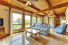 Boat Nearby: Barters Island Home w/ Views - Interiör