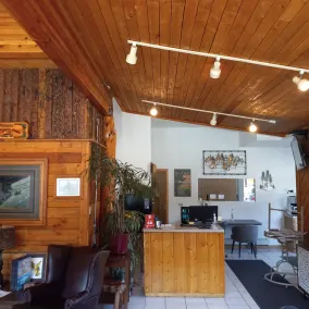 Lone Eagle Lodge - Hall