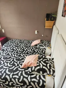 Chambre 2 lit simple avec balcon - Værelse