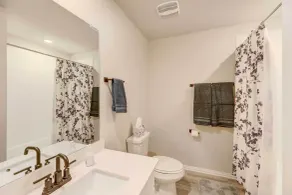 Bastrop Home w/ Yard, 28 Mi to Austin! - Badrum