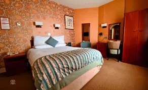 Metropole Hotel and Spa - Room