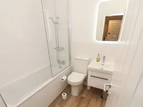 High Tide - Bathroom