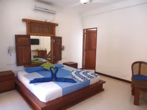 Gomez Place - Camera