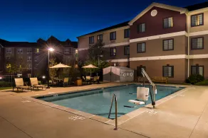 Staybridge Suites O'Fallon Chesterfield by IHG - Piscine