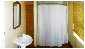 6 bedroom Mill House Cottage - Bathroom